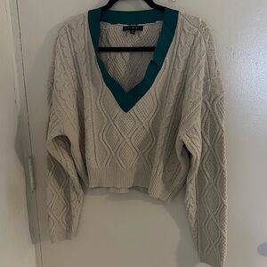 Cropped V-Neck Cable Knit Sweater With Green Ribbon Neck